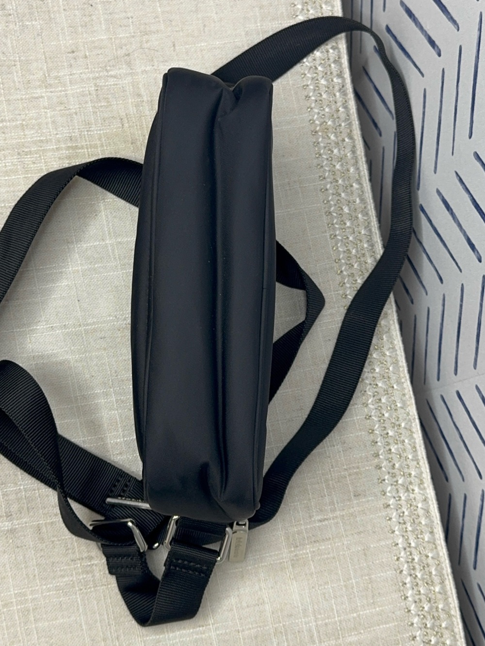 Lululemon Crossbody Camera Bag 2L black silver - Picture 11 of 13